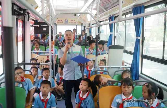 泸州262路:一条公交线 满满民生情(图3) 公交3.jpg