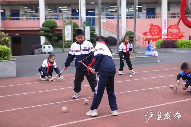 最炫民族风!泸县实验学校把课间操“舞”出新花样(图8) 8.jpg