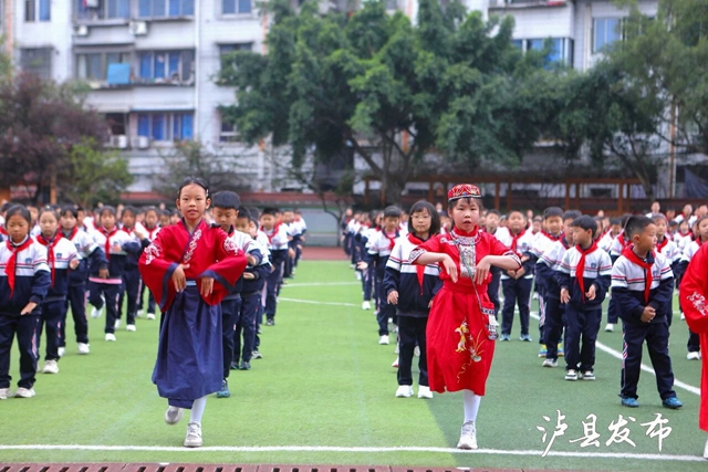最炫民族风!泸县实验学校把课间操“舞”出新花样(图5) 5.jpg
