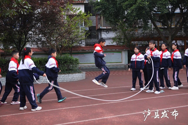 最炫民族风!泸县实验学校把课间操“舞”出新花样(图9) 9.jpg