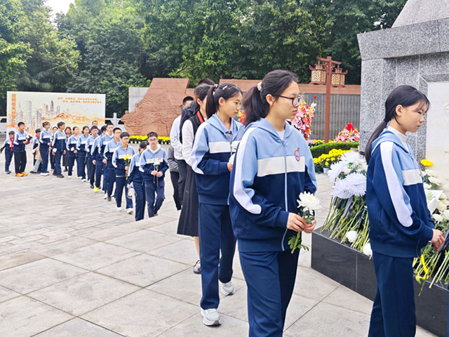 追寻·2026·清明祭英烈 | 江阳学子以青春之名,向英烈致敬(图2) 2.jpg