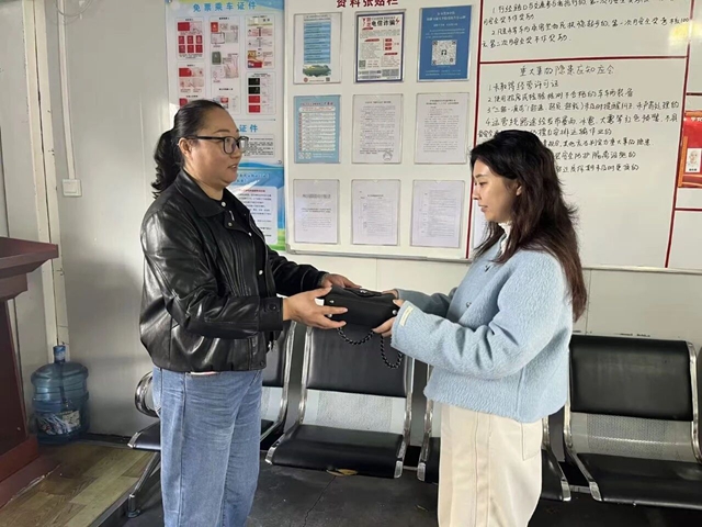 【平凡善举】泸州公交人用行动传递真善美(图3) 公交3.jpg