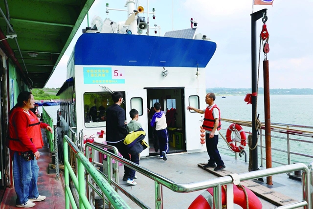 像买火车票、电影票一样便捷,泸州“水上公交”预约购票解锁过江新体验(图1) 水1.jpg