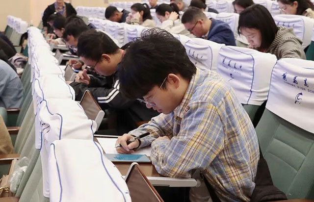 AI赋能实验教学,以赛促教锤炼匠心 | 泸州市第二十一届职工职业技能大赛初中化学教师实验技能比赛成功举办(图2) 2.jpg