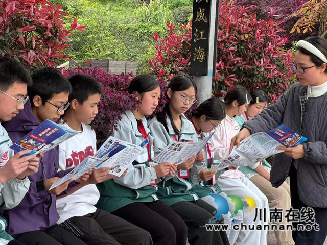 合江县凤鸣司法所开展国家安全月法治宣传活动(图2) 凤鸣2.jpg