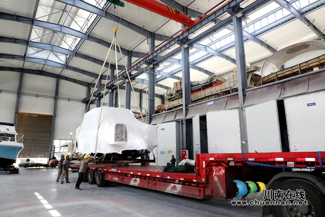 “Commander 27SF”游钓艇即将装车运往广州南沙港 (3).JPG