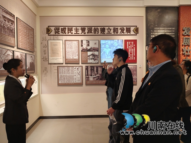 参观红岩革命纪念馆3.JPG