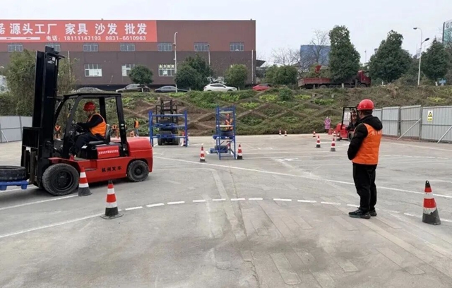 稳稳的幸福!宜宾多举措守护外卖骑手、网约车司机等新就业群体(图2) 区2.jpg