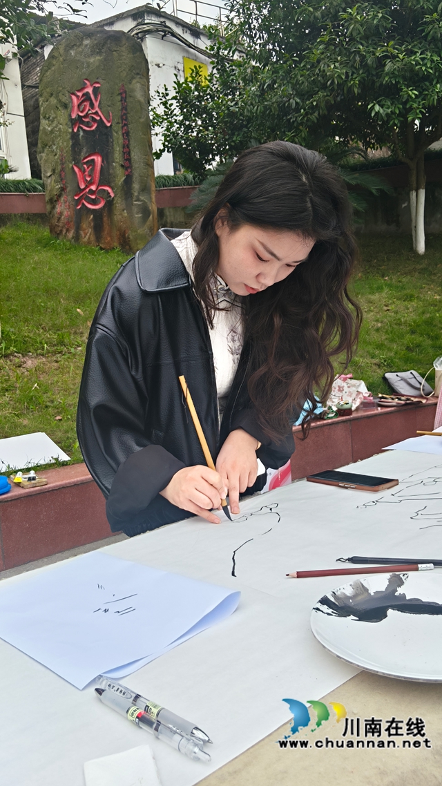 墨润护国 艺启青春|纳溪区护国中学联合美韵美术工作室开展主题研修活动(图2) 比赛现场2.jpg