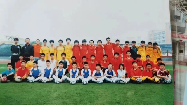 “泸超”球员故事丨李小平:昔日追风少年逐绿茵 今朝赛场射手绽锋芒(图4) 平4.jpg