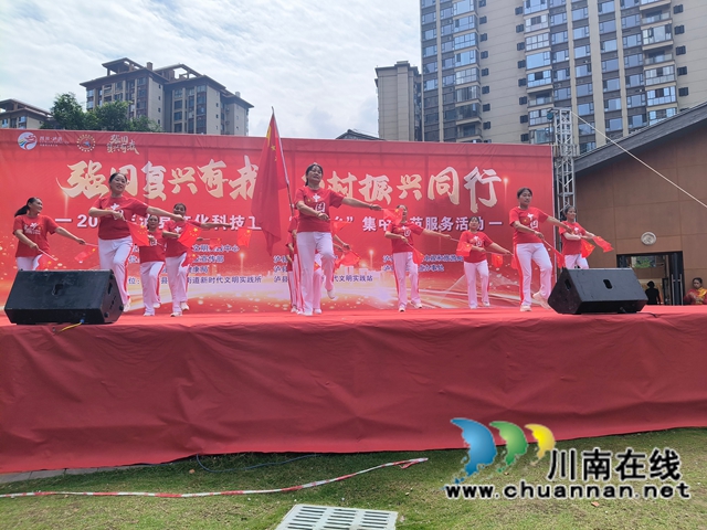 银发绽芳华 太极润民心|泸县老年大学太极班亮相“三下乡”活动展银龄风采(图2) 银1.jpg