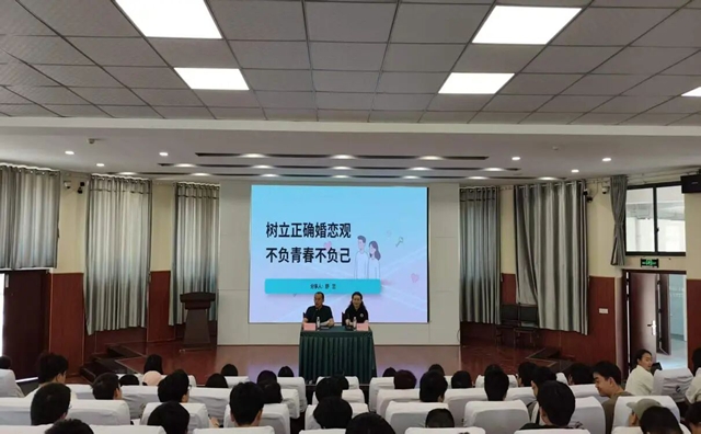 市妇联婚育新风进万家主题活动走进泸州职业技术学院(图1) 妇1.jpg