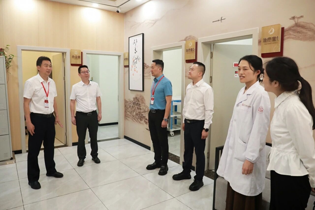 古蔺县中医医院党委书记于渊一行到合江县中医医院调研交流(图2) 2.jpg