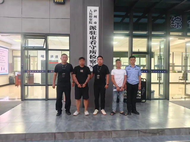 太猖狂!精神小伙半夜入室盗窃被抓获(图3) 狂3.jpg