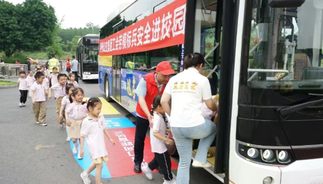 公交服务进校园,文明“童”行护成长|泸州公交走进康城路幼儿园(图2) 2.jpg