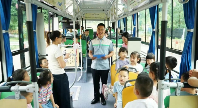 公交服务进校园,文明“童”行护成长|泸州公交走进康城路幼儿园(图6) 6.jpg