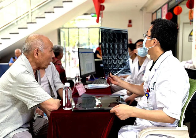 三甲名医下沉基层 精准护脊保健康|西南医大学附院王松教授到泸州福欣医院开展义诊查房活动!(图3) 6.jpg