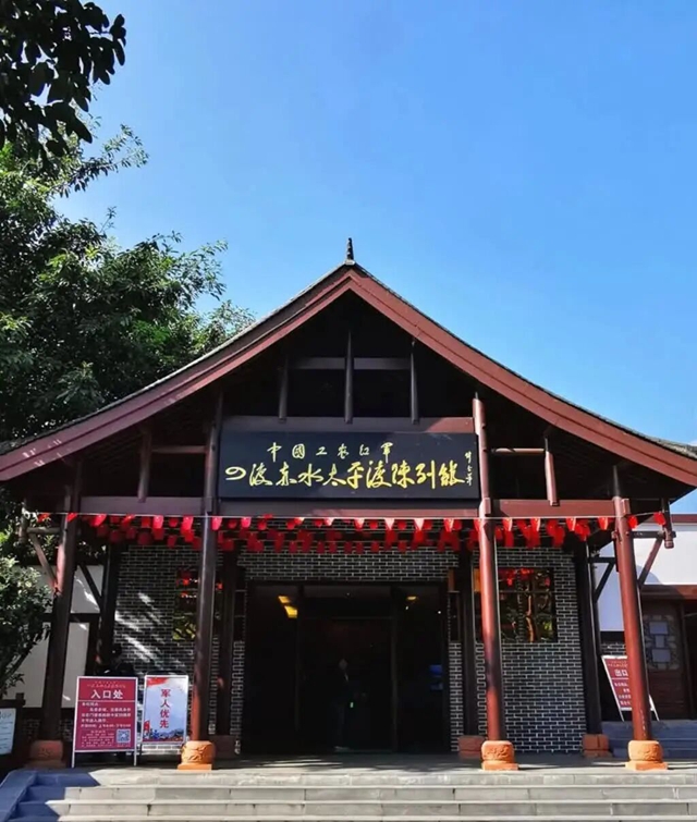 日前,经四川省委批准,四川省纪委监委对四川省住房和城乡建设厅原党组成员、副厅长何洪波严重违纪违法问题进行了立案审查调查。经查,何洪波理想信念丧失,纪法意识淡薄,对党不忠诚不老实,投机取巧,表里不一,说一套、做一套,落实党中央全面从严治党重大决策部署停留在喊口号,千方百计逃避组织审查;无视中央八项规定精神,违规接受旅游活动安排,违规赠送礼金;违反组织原则,利用职权为他人谋取人事利益,隐瞒不报个人有关(图3) 红3.jpg