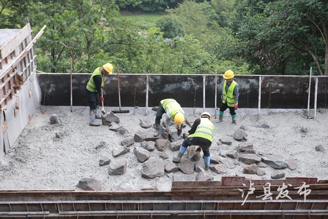 预计明年4月完工!泸县这条道路正在升级中(图2) 路2.jpg