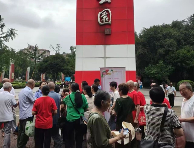 泸州市市场监管局组织开展“5·25爱肤日”系列宣传活动(图5) 市5.jpg