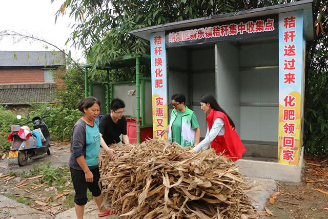 500斤秸秆换100斤化肥,纳溪区这个村如何变废为宝?(图2) 2.jpg