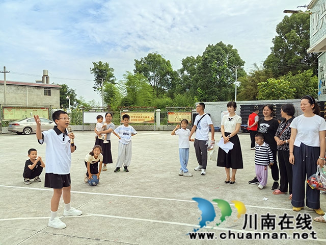 “情系留守•爱暖童心”┃今天他们好开心!(图5) 85b56ef6f61e966bb5f6fdfdf35e5944.jpg