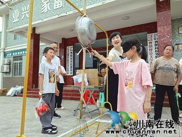 “情系留守•爱暖童心”┃今天他们好开心!(图2) 9e6de029103c7605d17331459879dded.jpg