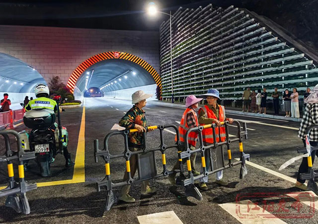 试通车!江阳区龙翔西路(二段)隧道一肩挑两片(图7) 7.jpg