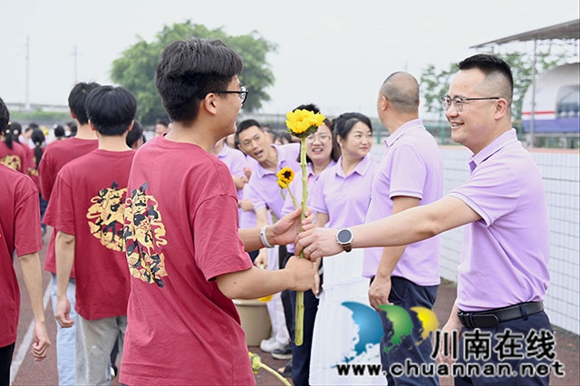 老师送向日葵.jpg