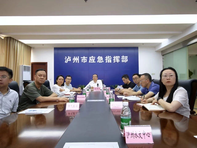 三警齐发 严阵以待 同心聚力——迎战泸州首轮暴雨蓝色预警强降雨(图1) 雨1.jpg