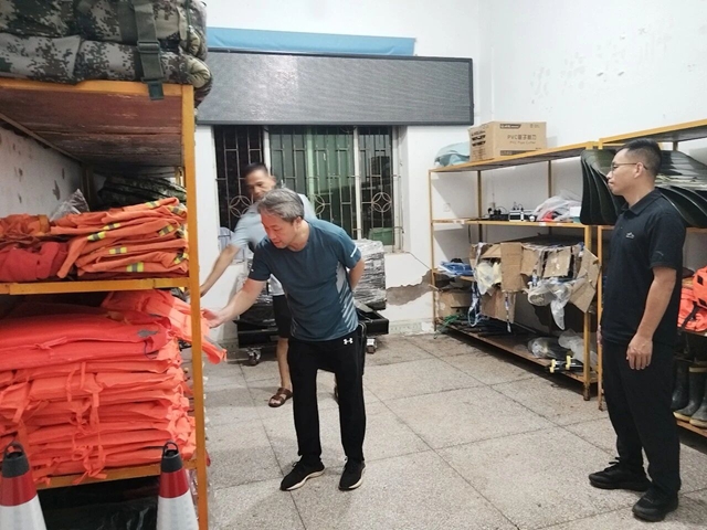 三警齐发 严阵以待 同心聚力——迎战泸州首轮暴雨蓝色预警强降雨(图2) 雨2.jpg