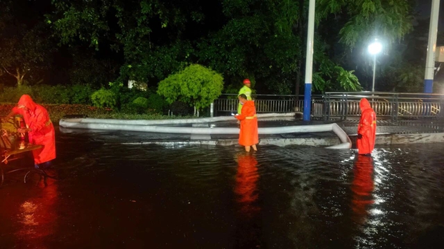 三警齐发 严阵以待 同心聚力——迎战泸州首轮暴雨蓝色预警强降雨(图4) 雨4.jpg