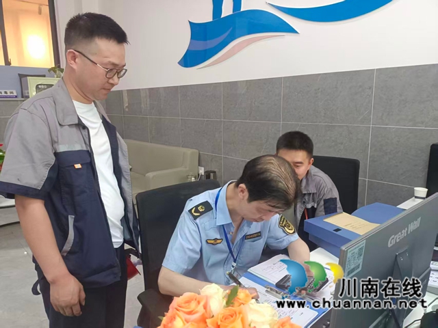筑牢安全防线 护航平安高考|龙马潭区鱼塘市场监管所开展考前校园及周边安全专项检查(图1) 微信图片_2026-06-09_110950_443.jpg