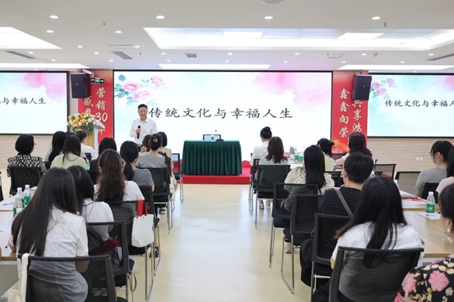 泸州市妇联与中国人寿泸州市分公司举行2026年关爱女性健康工作交流会暨合作协议签约仪式(图3) 3.jpg