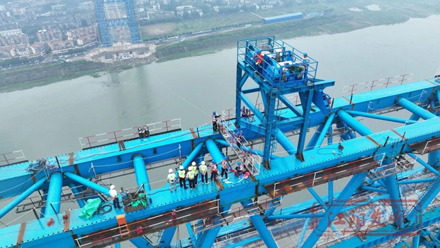 一索飞渡!泸州长江五桥建设迎来关键节点(图10) 10.jpg