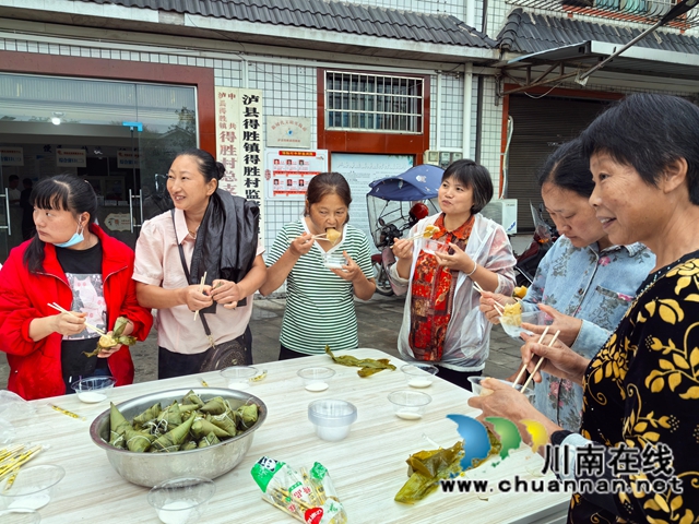 泸县开展“关爱农民工·‘粽’里送温情”主题活动(图3) 09e8b922fd00c03935747c8a6c1ed193.jpg