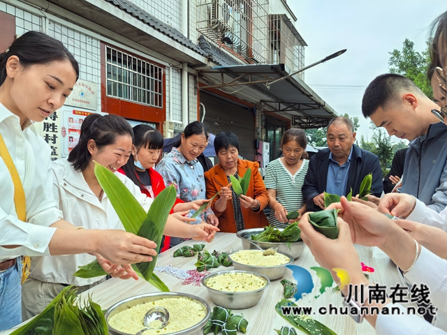 泸县开展“关爱农民工·‘粽’里送温情”主题活动(图6) c6d7a2b440f375fa503c6afed7ed1547.jpg