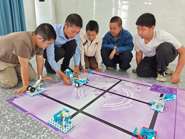泸州:“小白”师生携手 农村娃站上省级领奖台(图2) 2.jpg