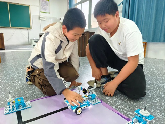 泸州:“小白”师生携手 农村娃站上省级领奖台(图3) 3.jpg