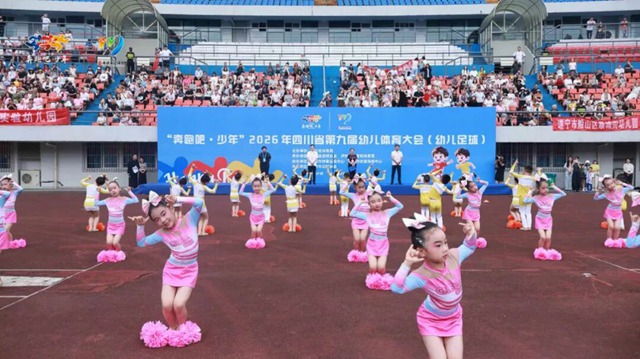 54支队伍齐聚泸州,来看四川足球小将们的超燃现场(图1) 1.jpg