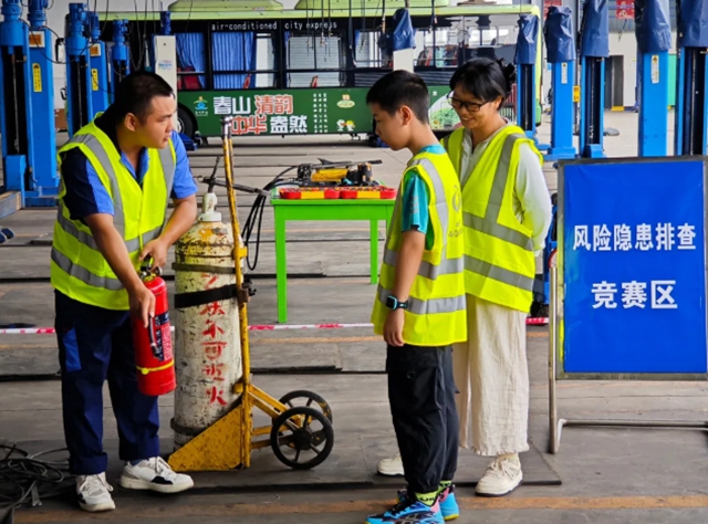 家企联动筑防线 同心护航出行路丨泸州公交开展安全生产月家庭助安系列活动(图2) 2.jpg