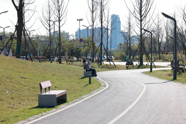 泸州公共座椅调查:小细节里的城市温度(图4) 4.jpg