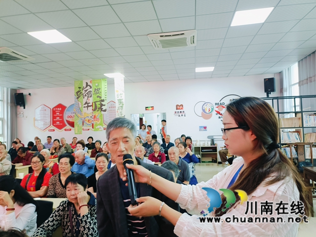 粽情端午 粽暖民心|泸县玉蟾街道朝阳社区联动共建单位开展端午主题活动(图4) 有奖问答(龙洪艳摄).jpg