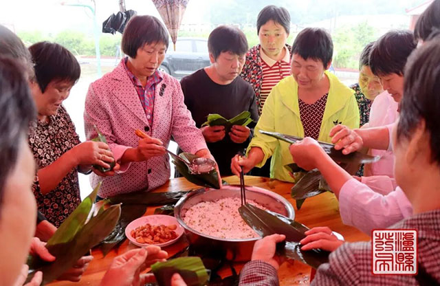 包粽子、做香囊、划“龙舟”……泸县的端午好热闹(图8) 8.jpg