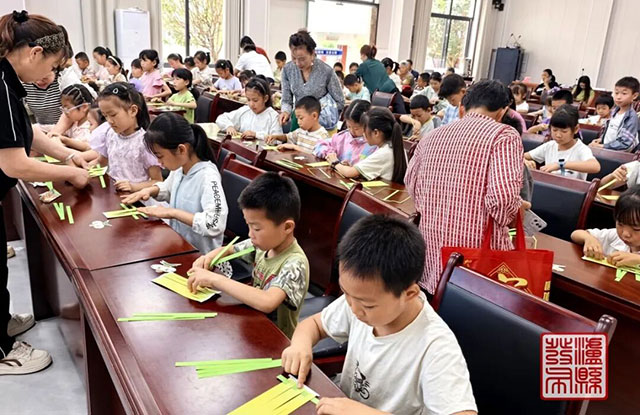 包粽子、做香囊、划“龙舟”……泸县的端午好热闹(图15) 15.jpg