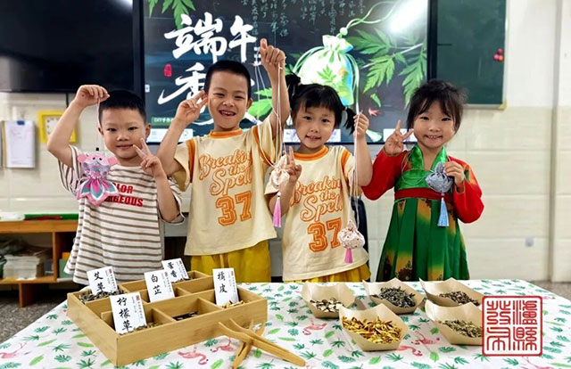 包粽子、做香囊、划“龙舟”……泸县的端午好热闹(图27) 27.jpg