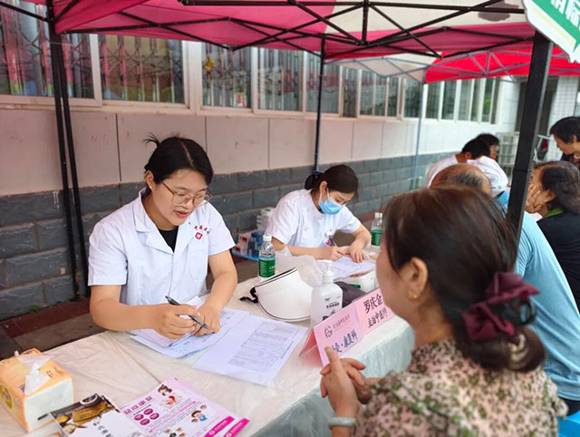 美食相伴 中医护航 | 合江县中医医院联合义诊走进吃在临港・第二届美食乐动汇(图5) 5.jpg