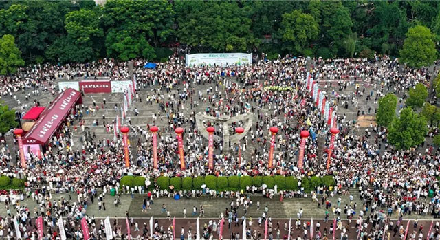 江潮催竞渡 鼓乐续乡愁——评阔别35年泸州长江龙舟赛重启(图1) 2.jpg