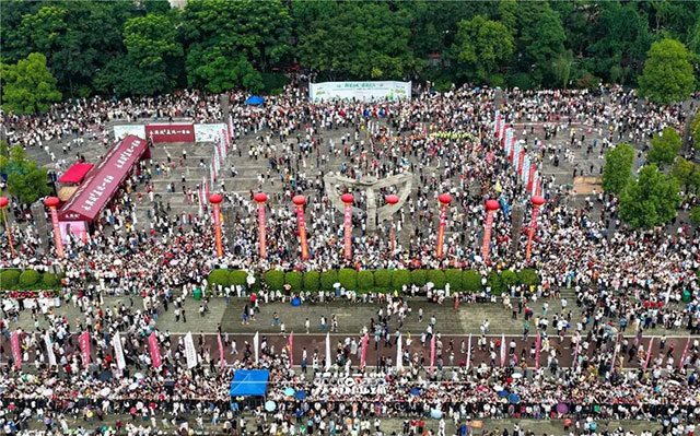 13.8万人现场观看!昨天,泸州龙舟竞渡迎端午(图4) 4.jpg