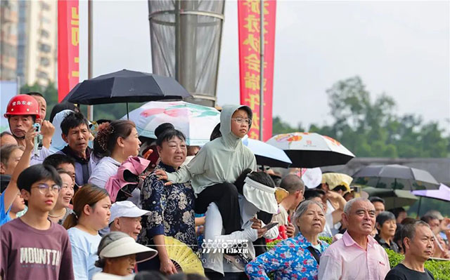 13.8万人现场观看!昨天,泸州龙舟竞渡迎端午(图10) 9.jpg